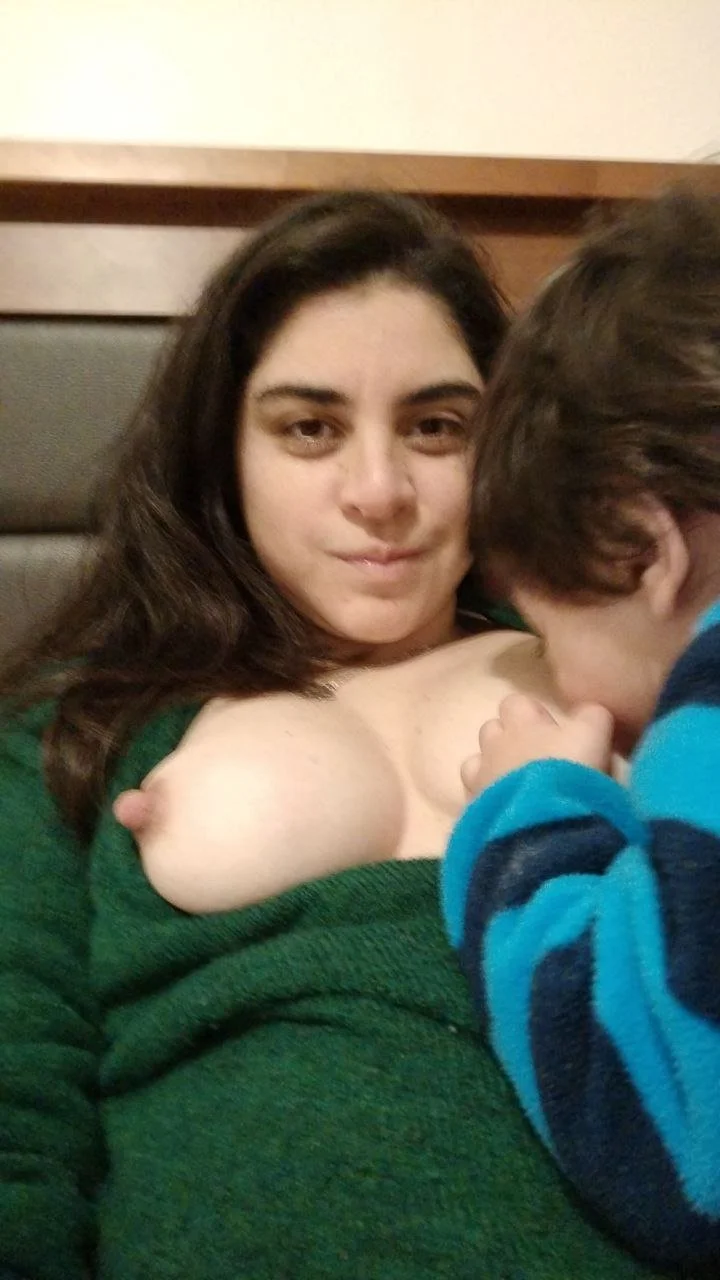 Mamá Venezolana blanquita con ricas tetas y muy puta , con rico culo image 7