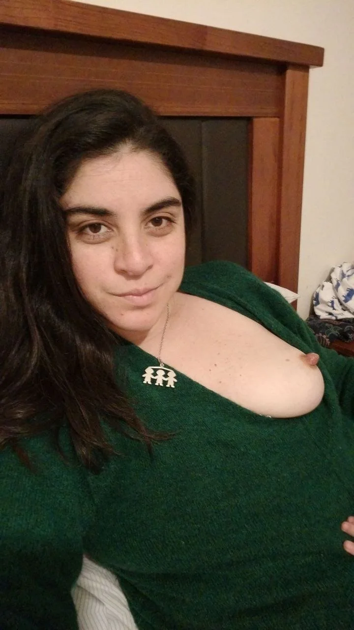 Mamá Venezolana blanquita con ricas tetas y muy puta , con rico culo image 9