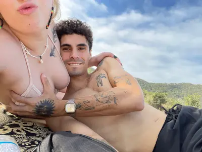 Casal Vazou Egirl Gostosa e cover image