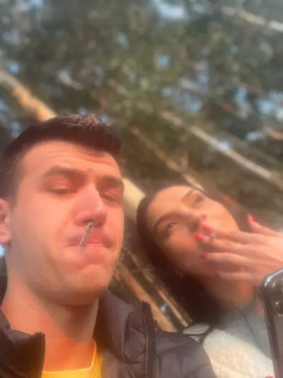 Piranha gosta de fumar maconha e fazer um boquete no carro cover image