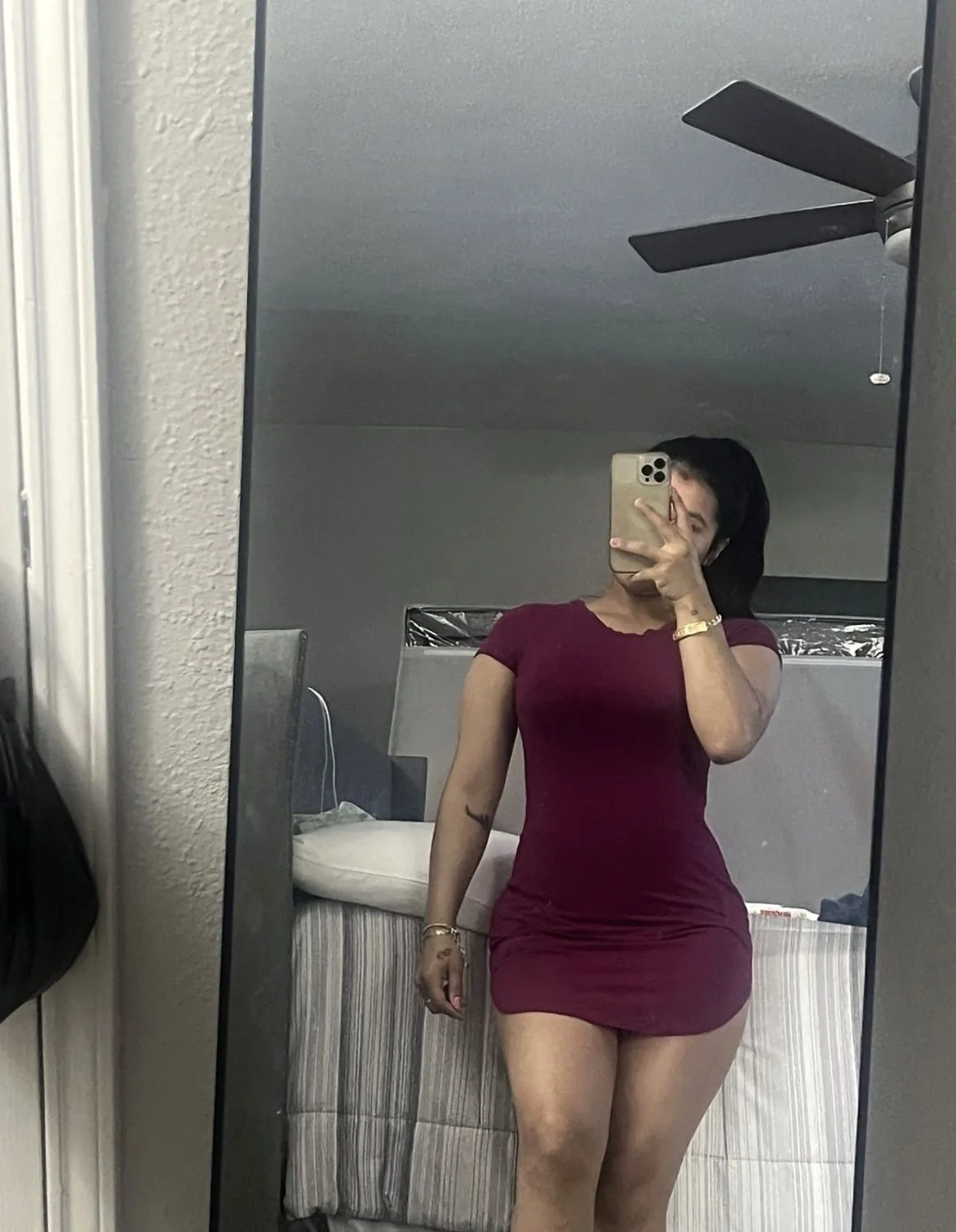 Sexy Latina likes showing her nipples main image
