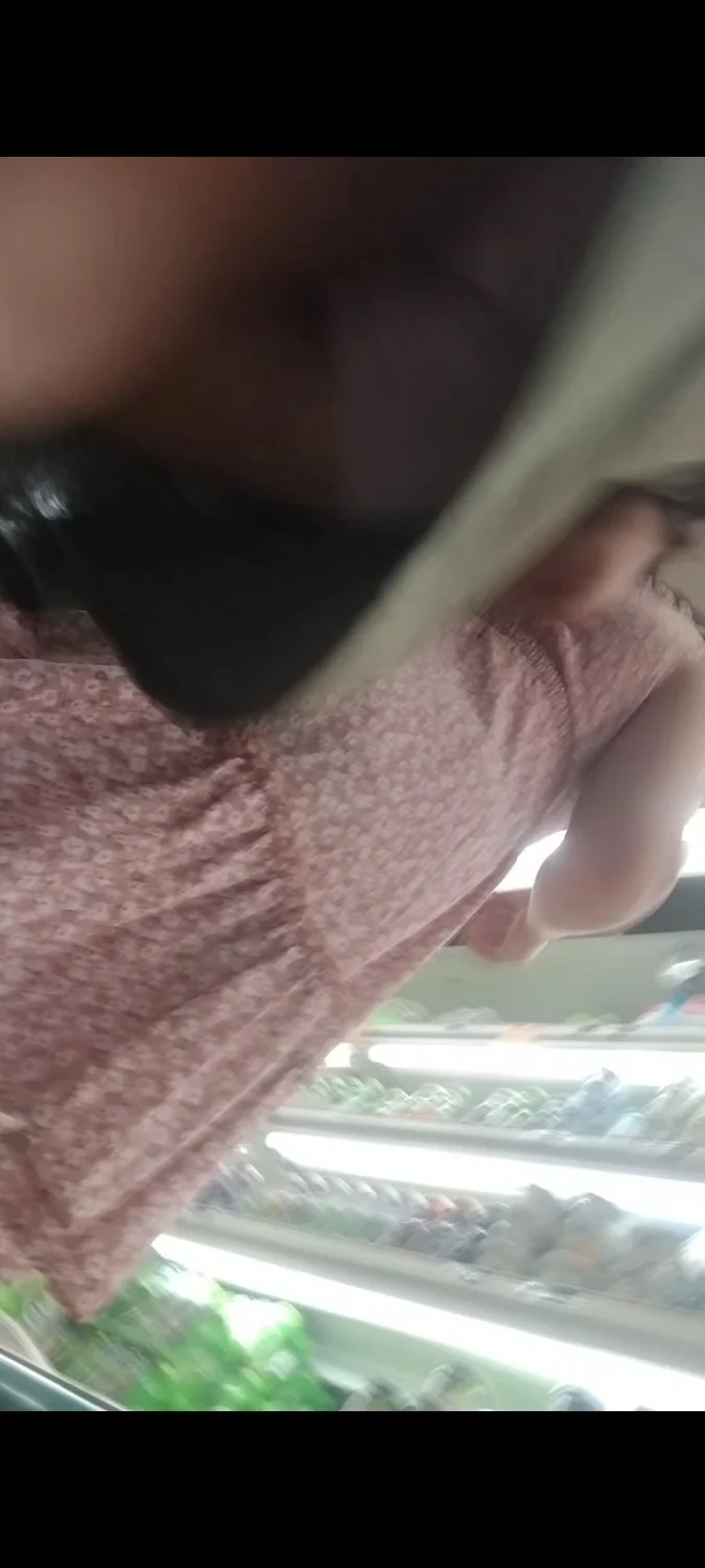 Mama y hija upskirt bajo falda ricas parte 2 image 11