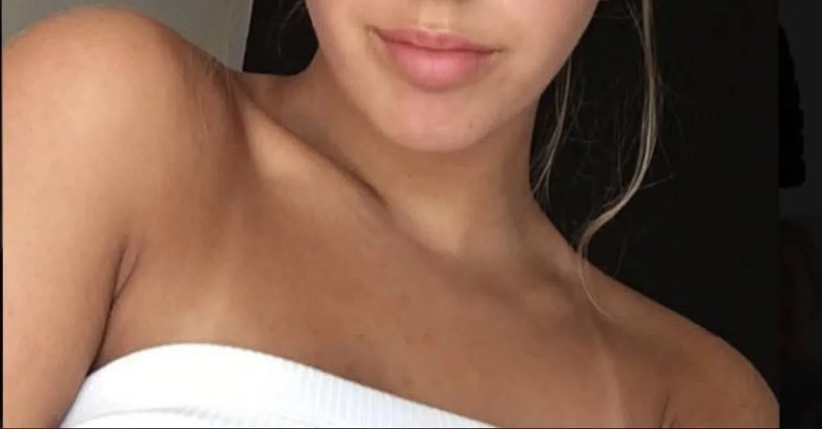Hot blonde, dm for more image 2
