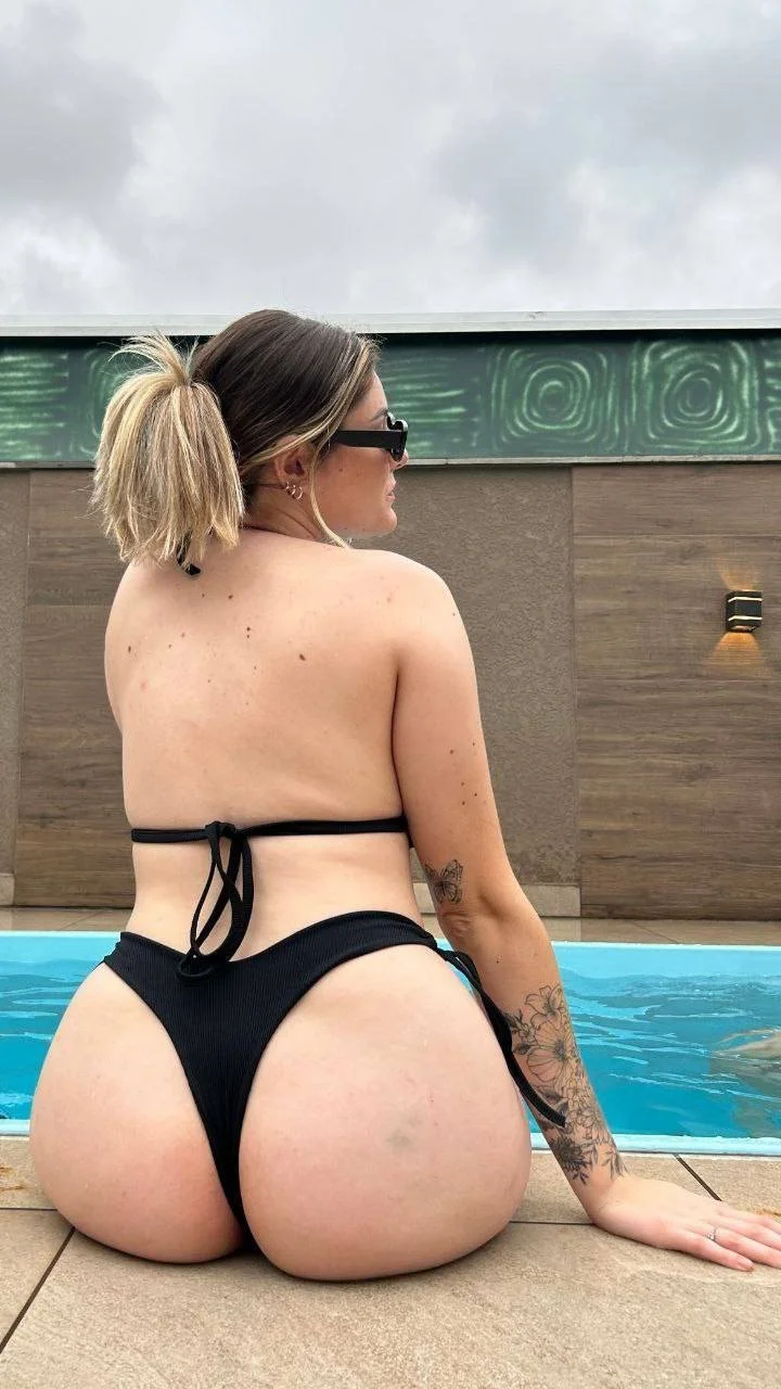 Loira gostosa foi vazada pelo ex! putinha caiu na net mamando a rola do corno ate o talo image 4