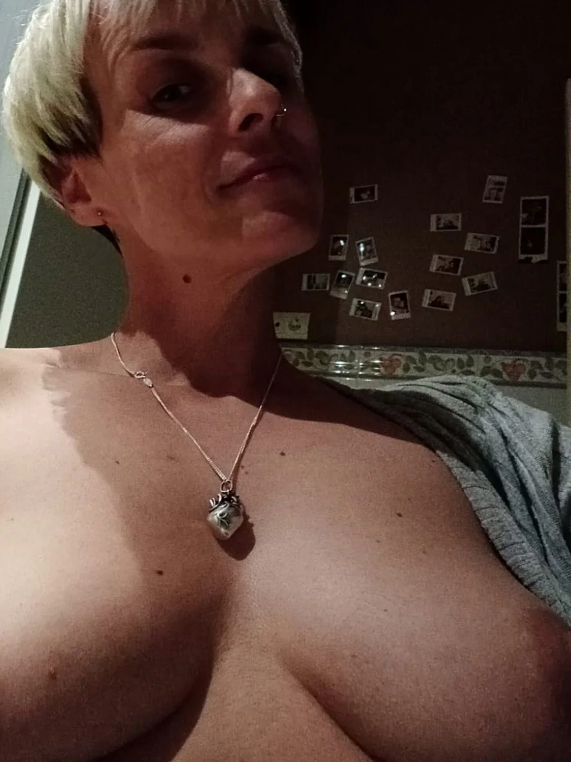 Milf con buenas tetas expuesta image 14
