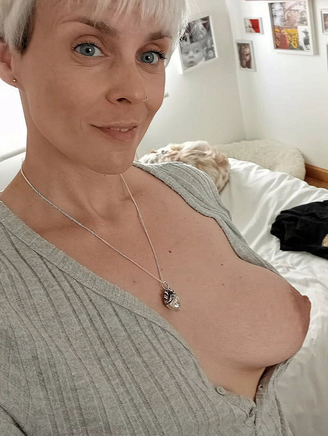 Milf con buenas tetas expuesta image 8