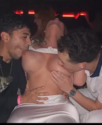 Coroa peituda sendo mamada na balada cover image