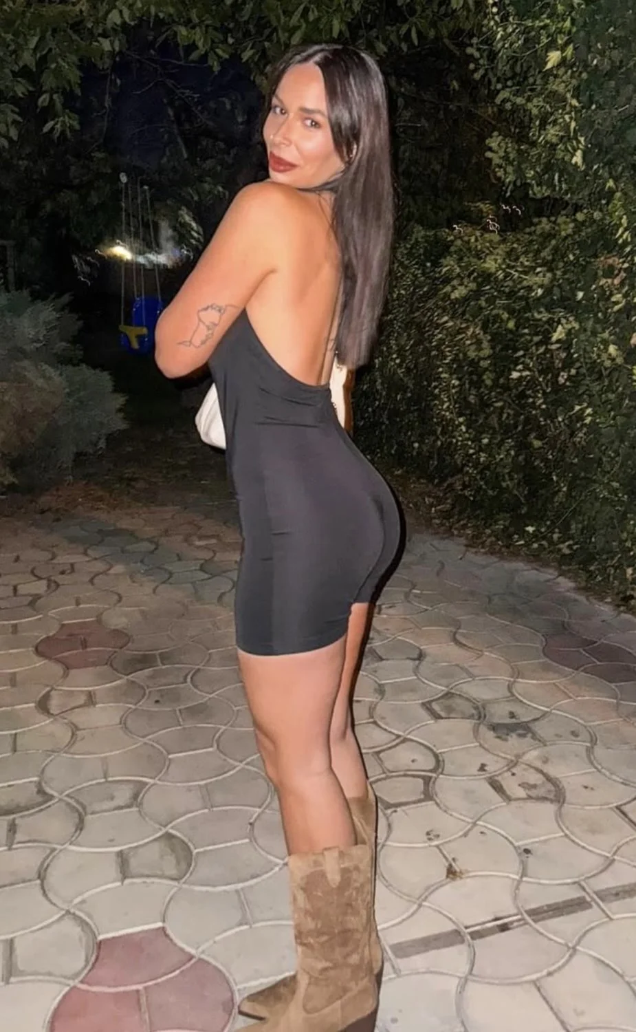 Young milf Elena image 13