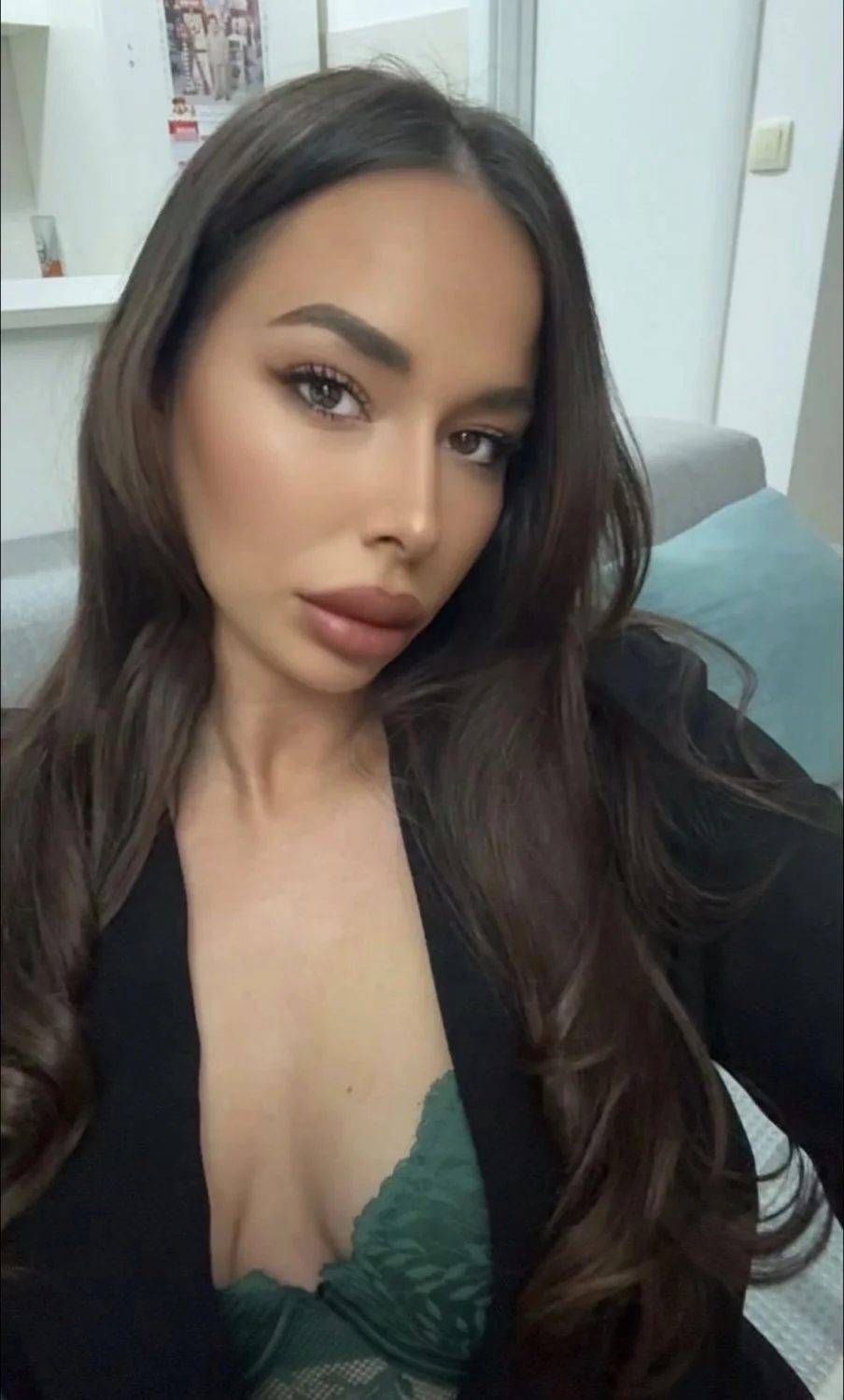 Young milf Elena image 6