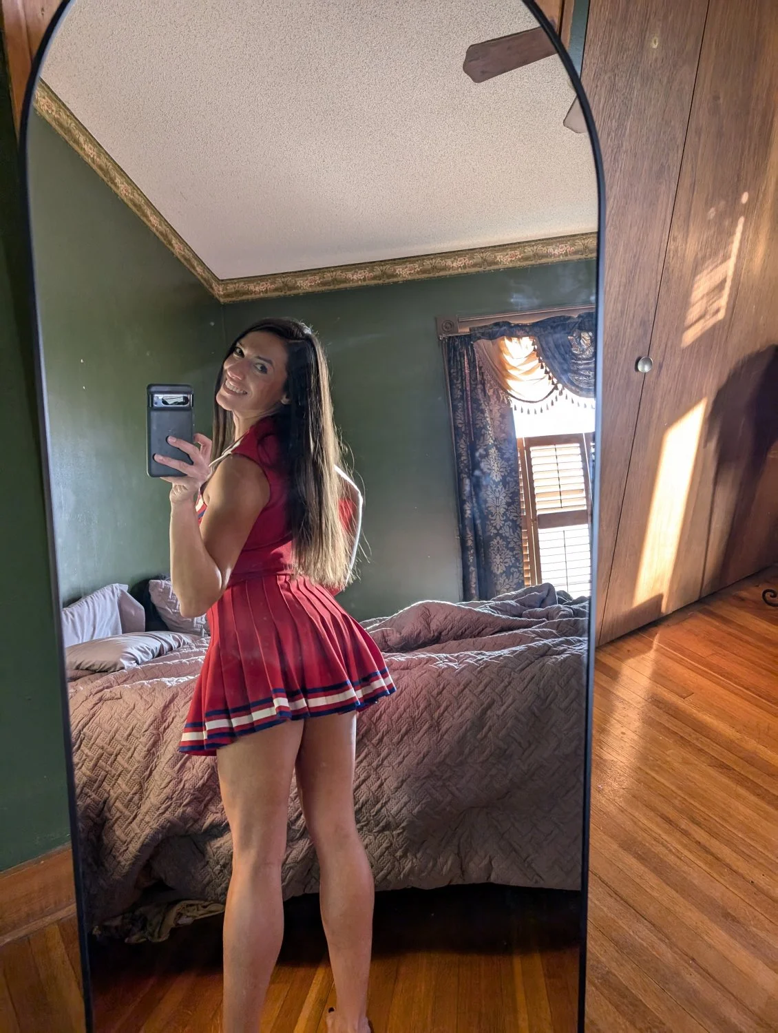 Sexy 40F Cheerleader image 3