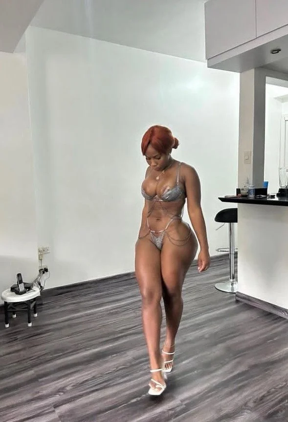 JULY BUBLES SEXY MORENAZA image 21