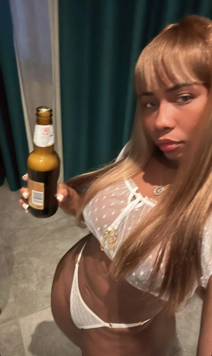 JULY BUBLES SEXY MORENAZA image 27