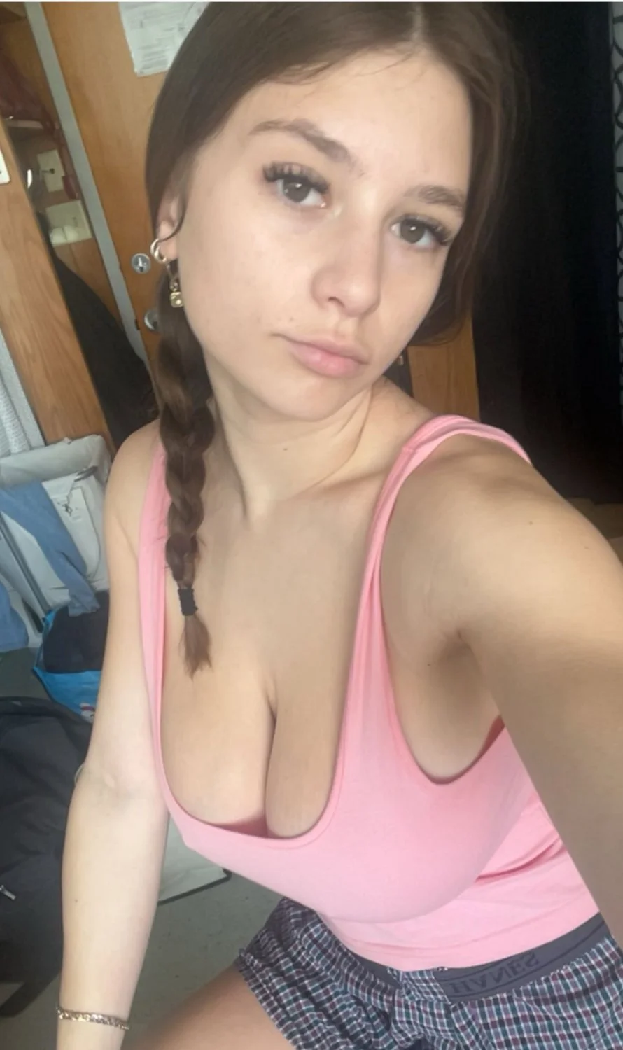 Busty Teen Bop Lainie image 8