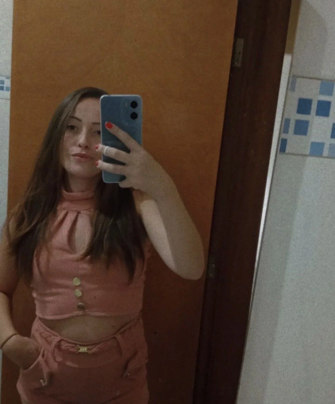 Novinha safada se exibindo main image
