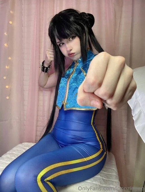 Chun-Li Cosplay Goddess image 15