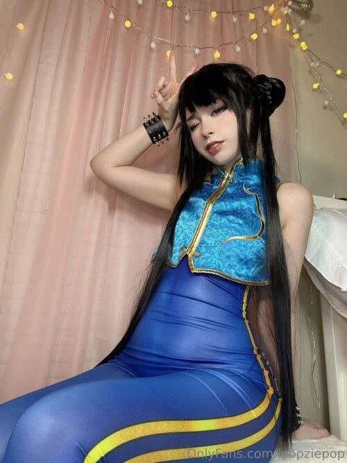 Chun-Li Cosplay Goddess image 16