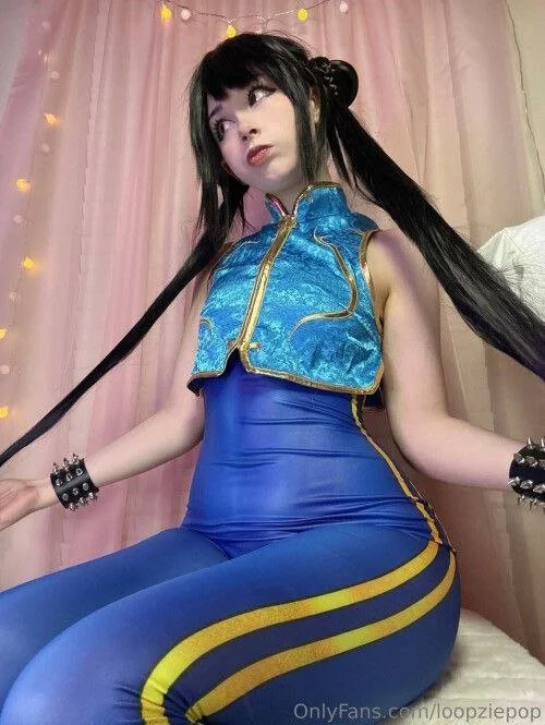 Chun-Li Cosplay Goddess image 17