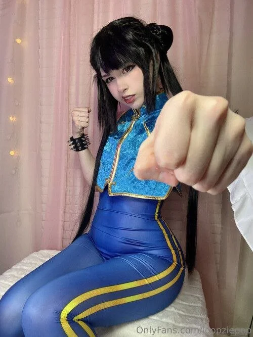 Chun-Li Cosplay Goddess image 20