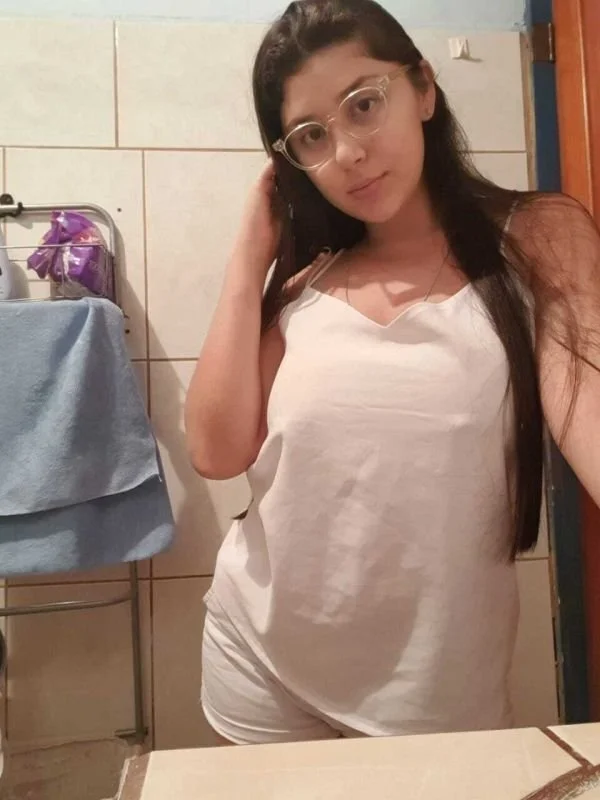 Cute nerd whore 🥵 main image