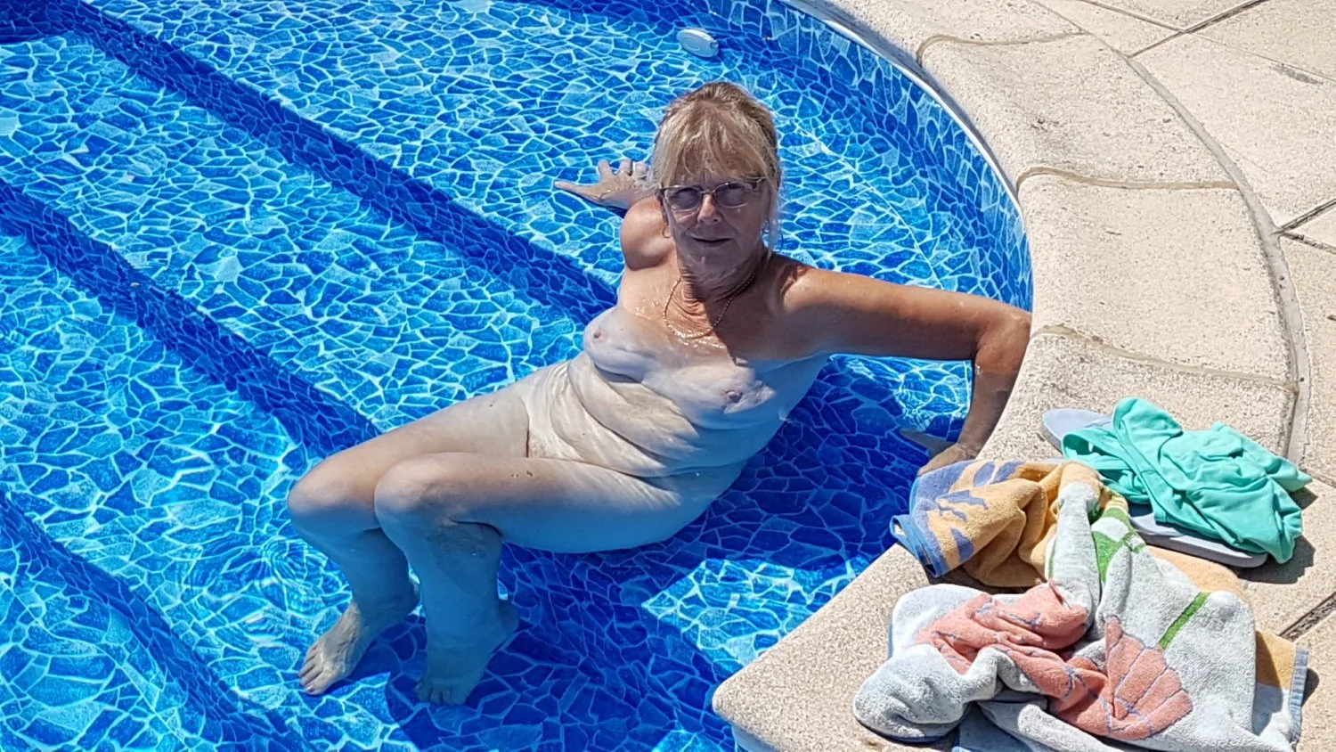 UK GILF Christine image 2