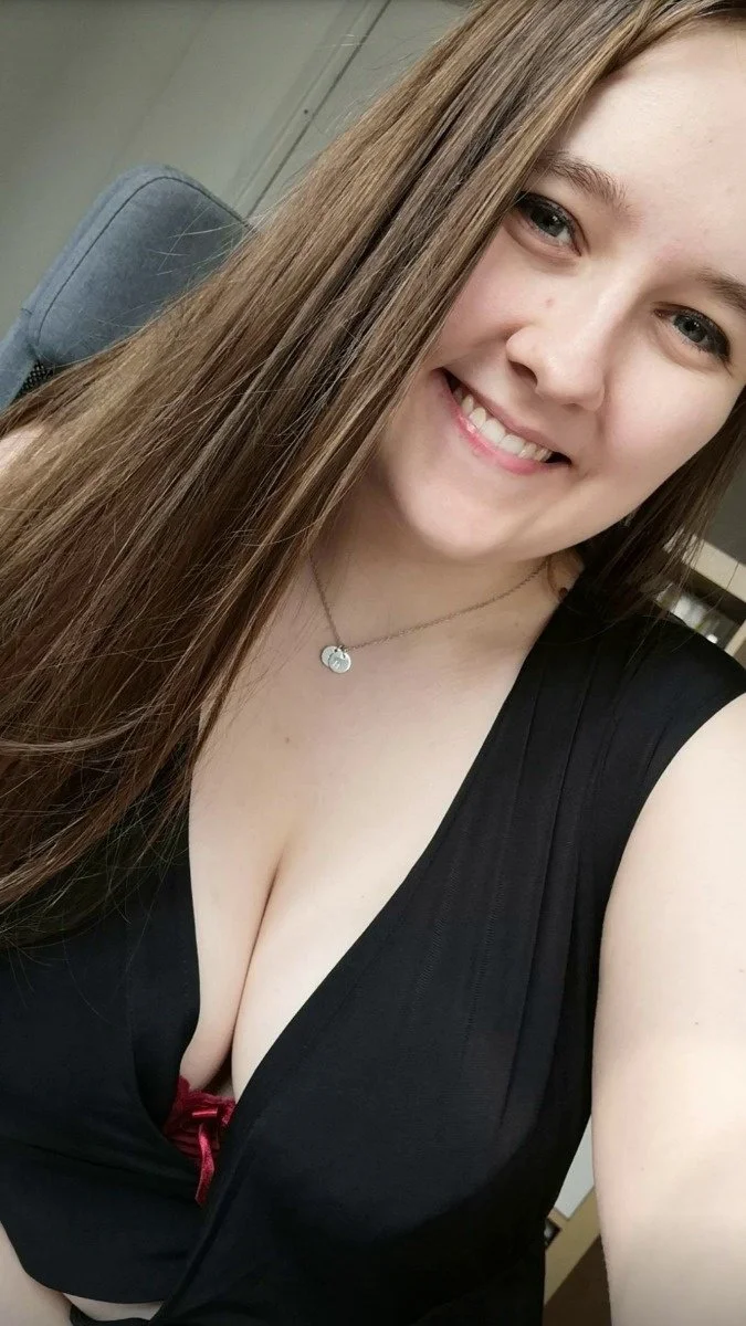 Busty cutie gf main image