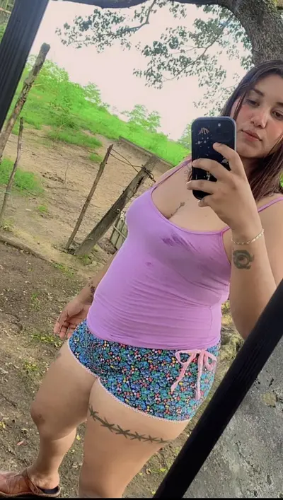 Que traerá puesto la puta zorra de celeste morfina tanguita hilo o cachetero cover image