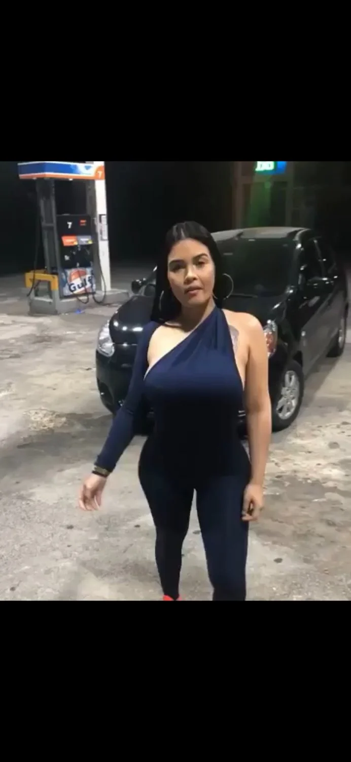 Hot Latina twerking at gas station 🥵⛽️🔥 image 2
