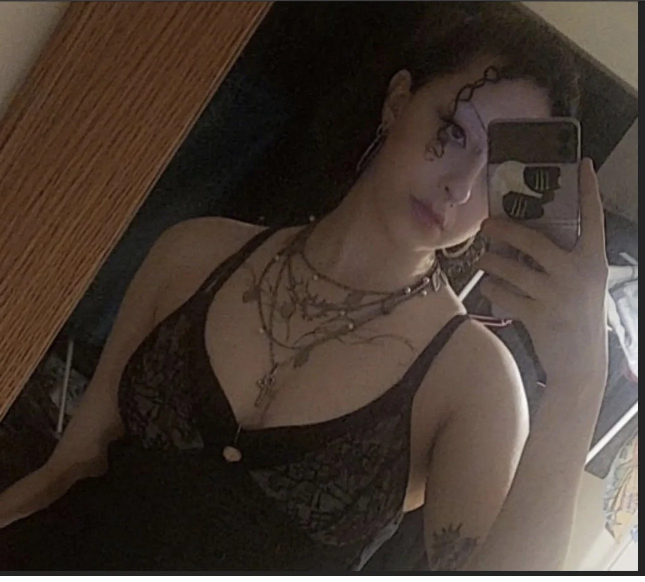 Webslut Tia main image