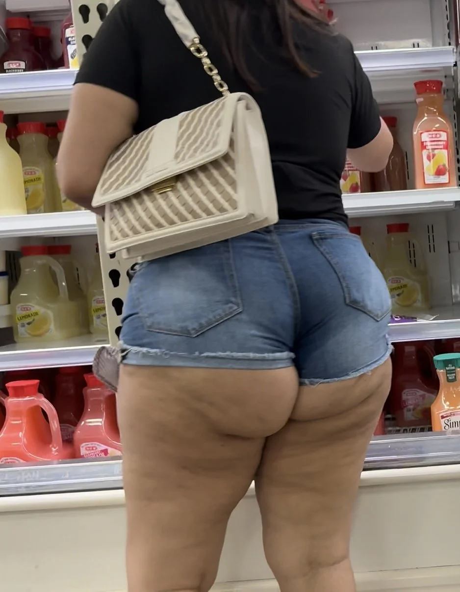 Fat ass Latina image 3