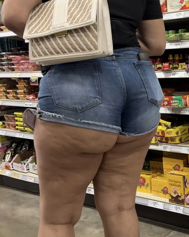 Fat ass Latina image 4