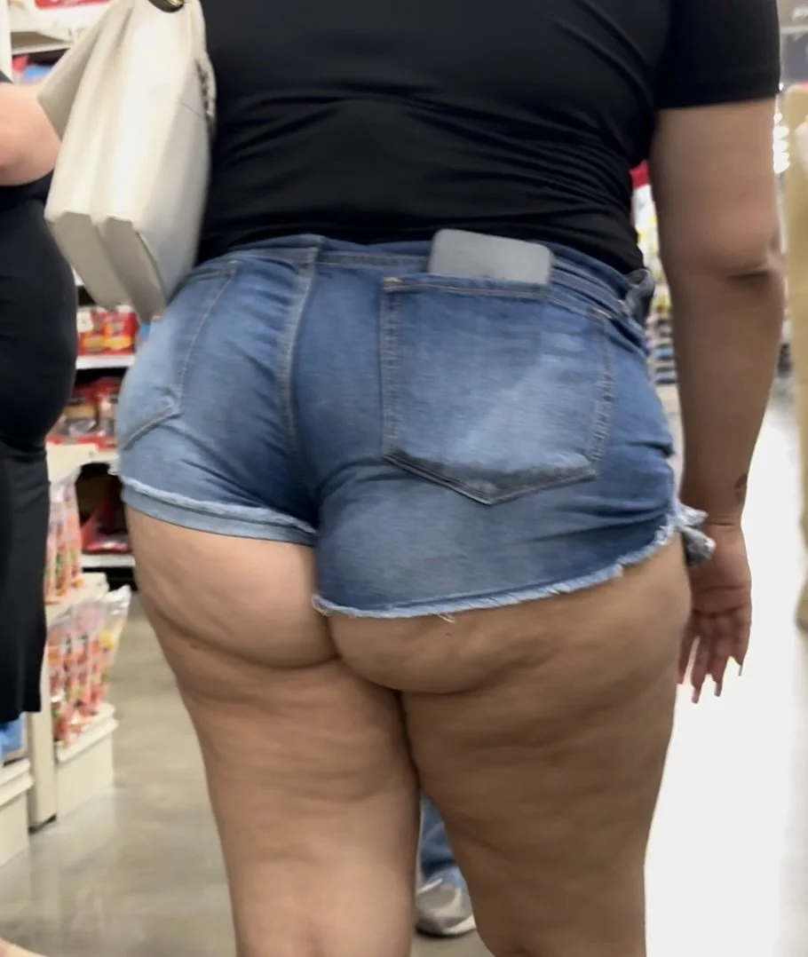 Fat ass Latina image 5