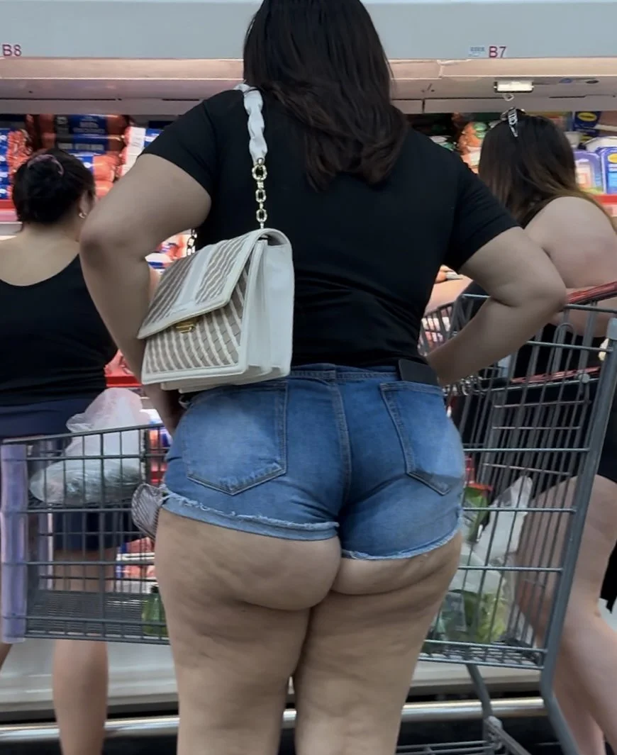 Fat ass Latina image 6