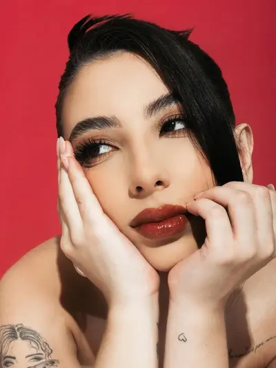 Taby essa muito linda , novas fotos...novinha morena a beleza gostosa !!! cover image
