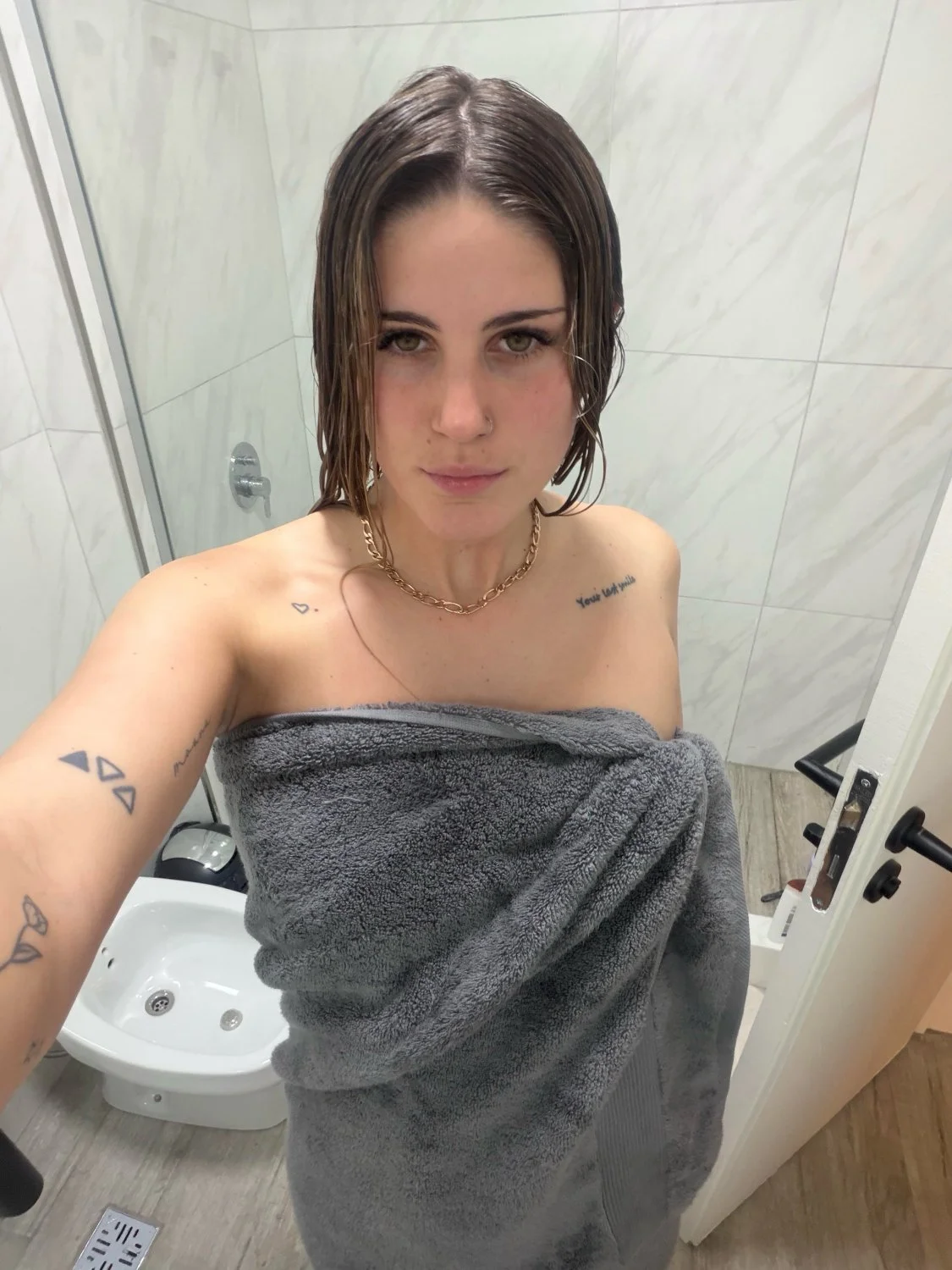Young cRo gf send hot pics image 7