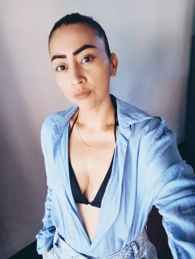 Aporte. La puta de la vecina que me lo para todos los dias cover image