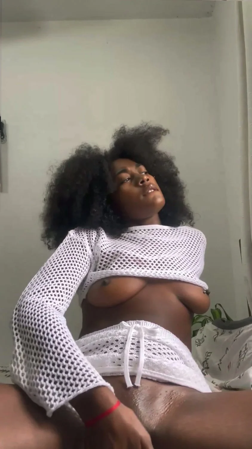 🔞 horny busty cumming hard nude wet pussy 💦🍑 Check my OF image 2