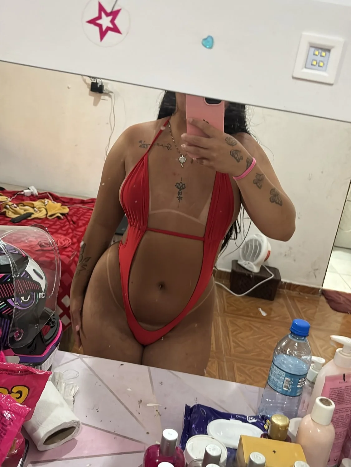 Ela ama ficar se esfregando na pika , abre o cuzinho e tudo , quem quiser chama image 2