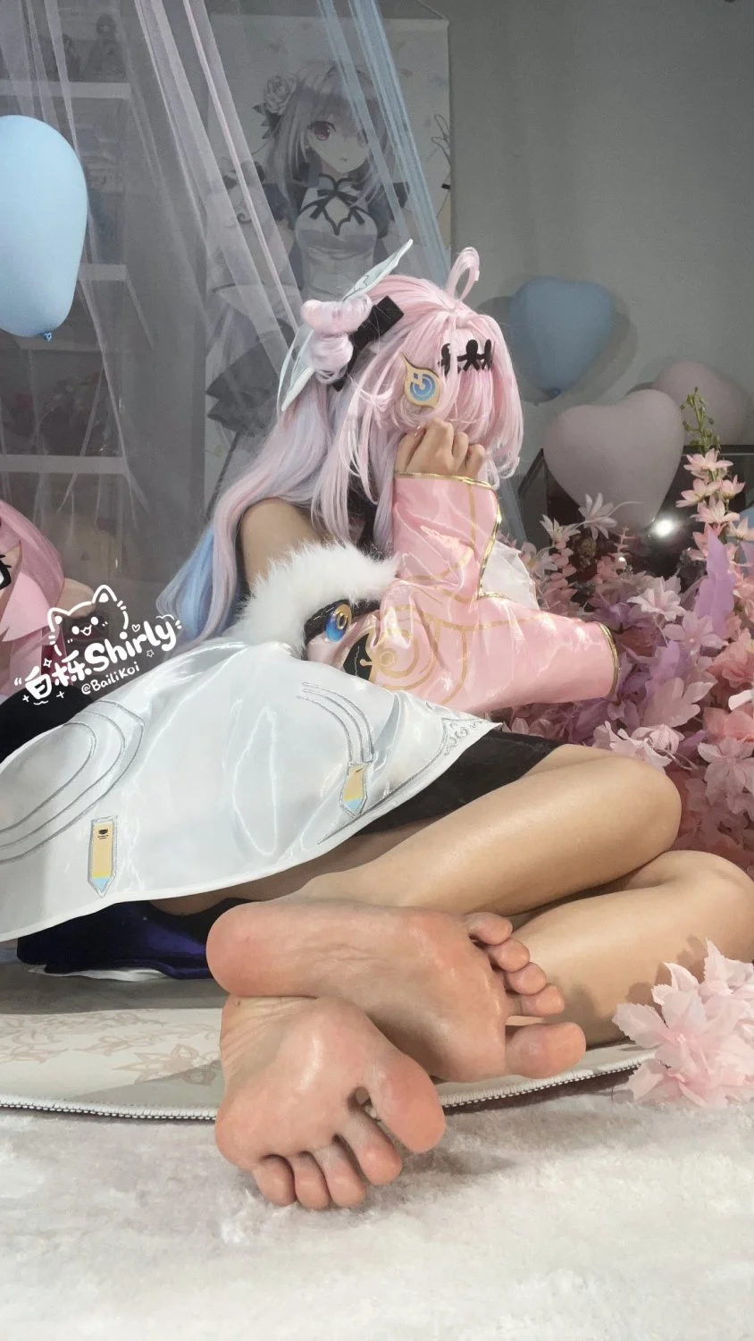 Pezinhos de cosplayer linda! 😋🤤 image 46