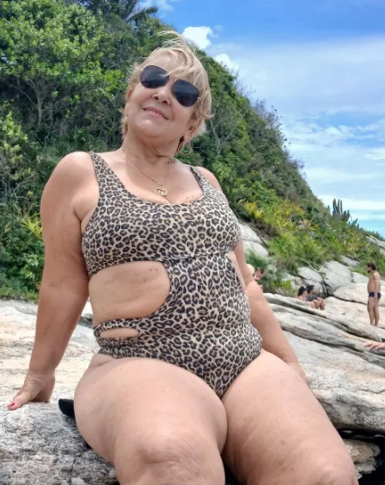 Só Coroas na Praia | Grannies at the beach image 18