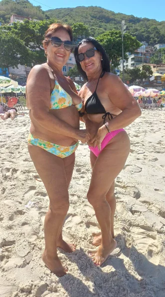 Só Coroas na Praia | Grannies at the beach image 4