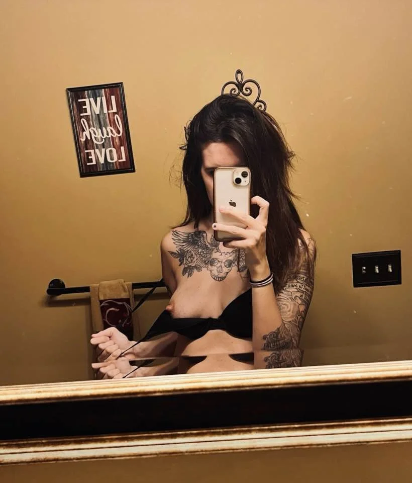 25 yr old Gwen exposed by cuck image 14