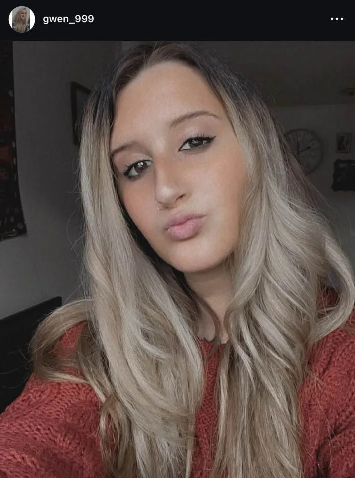 25 yr old Gwen exposed by cuck image 15