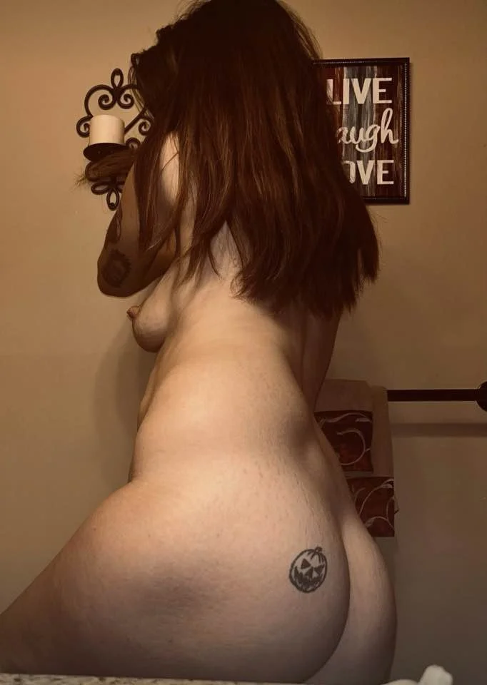25 yr old Gwen exposed by cuck image 8