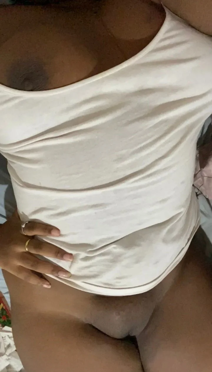 Novinha preta rabuda bucetao image 9