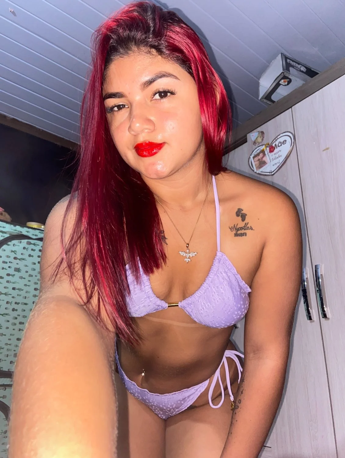 Ruivinha safada é comprometida mas adora exibir o rabo para os machos 😈 main image