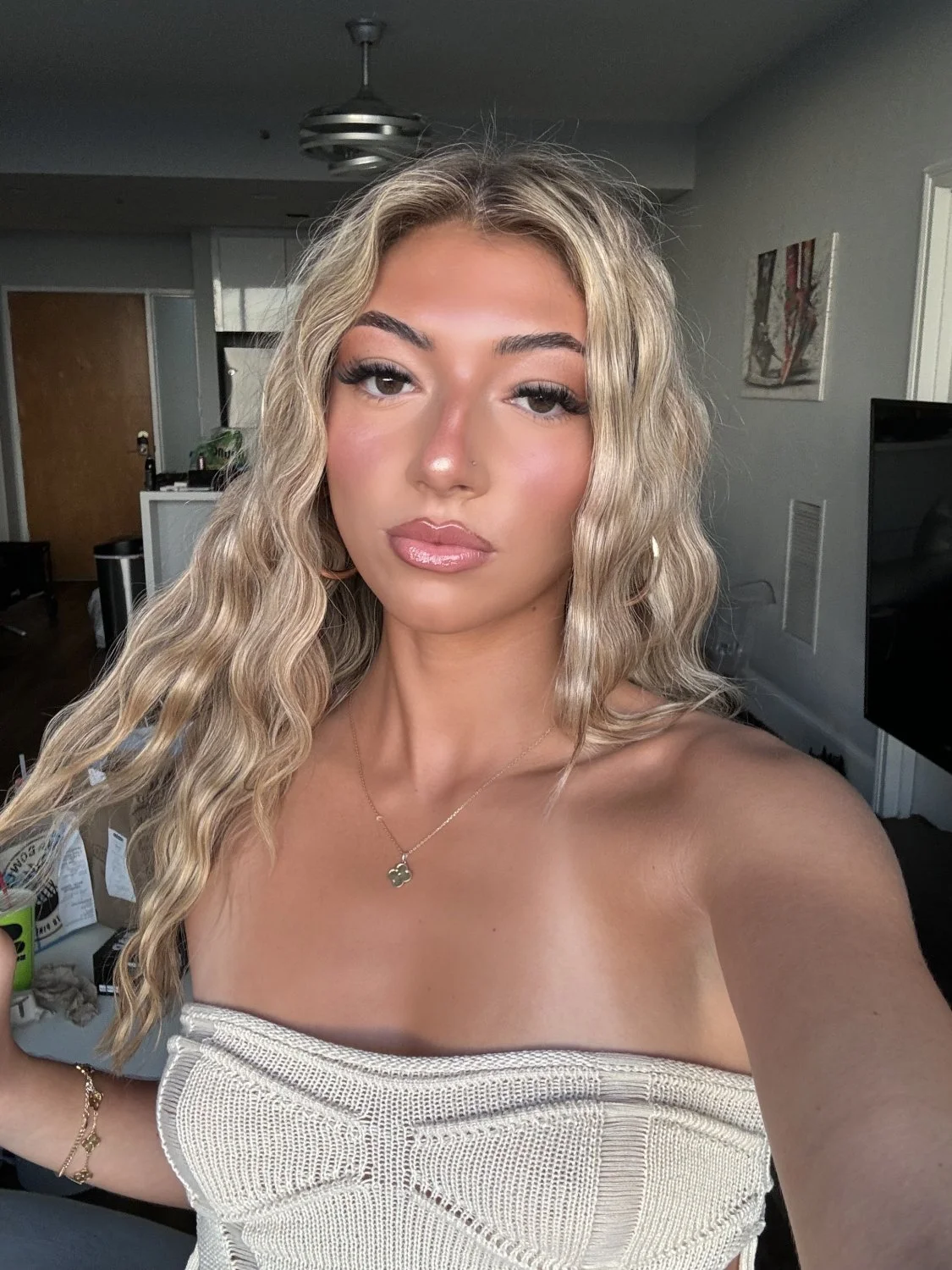 LOST HER V-CARD TO BBC image 2
