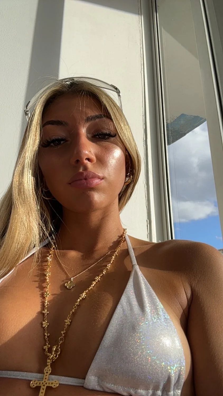 LOST HER V-CARD TO BBC image 7