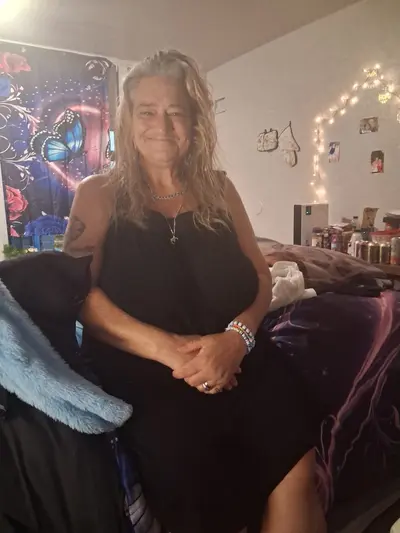 Gilf with huge saggy tits cover image