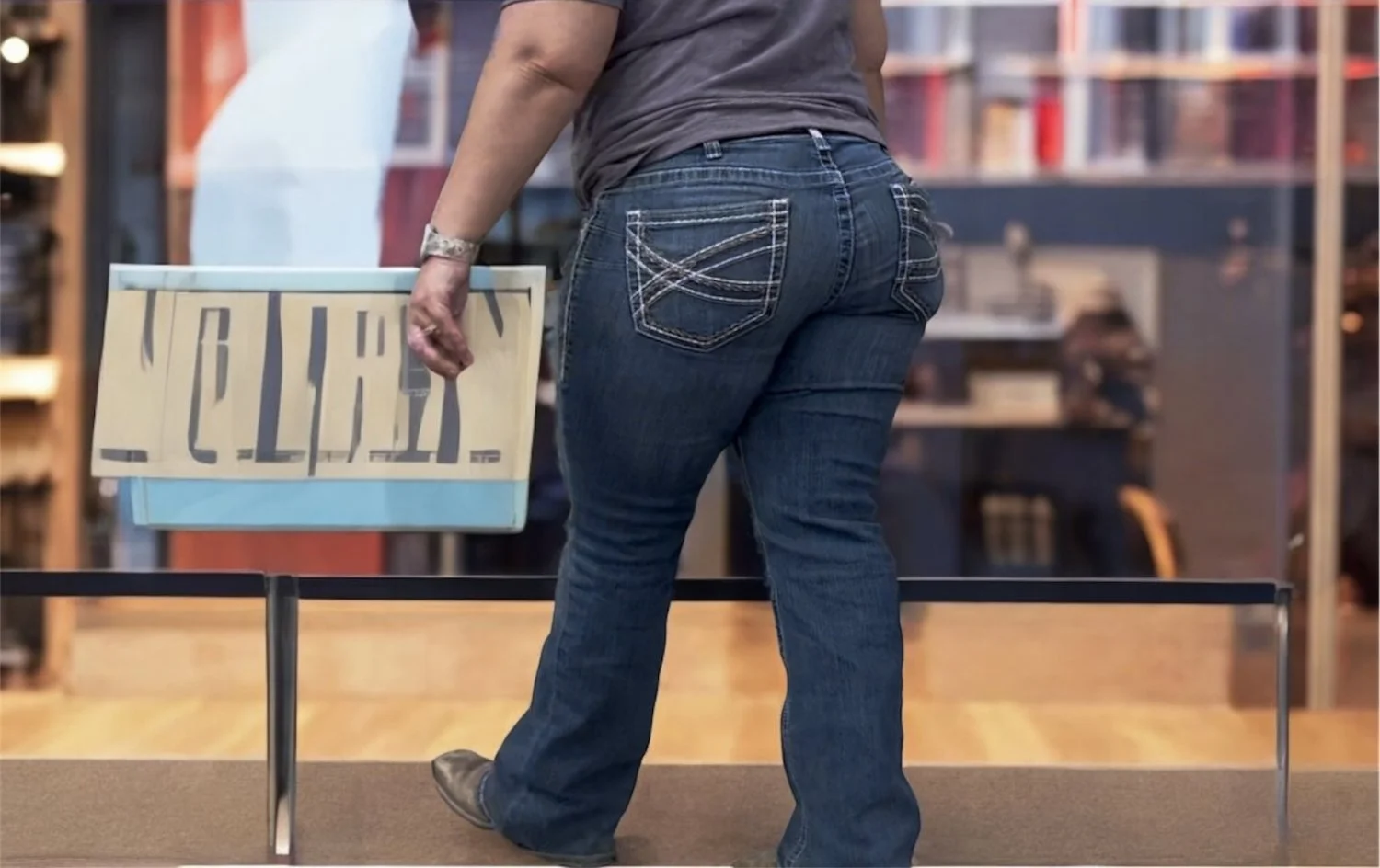 Married PAWG w/ a Big Ol’ Ass Filling Up a Pair of Jeans main image