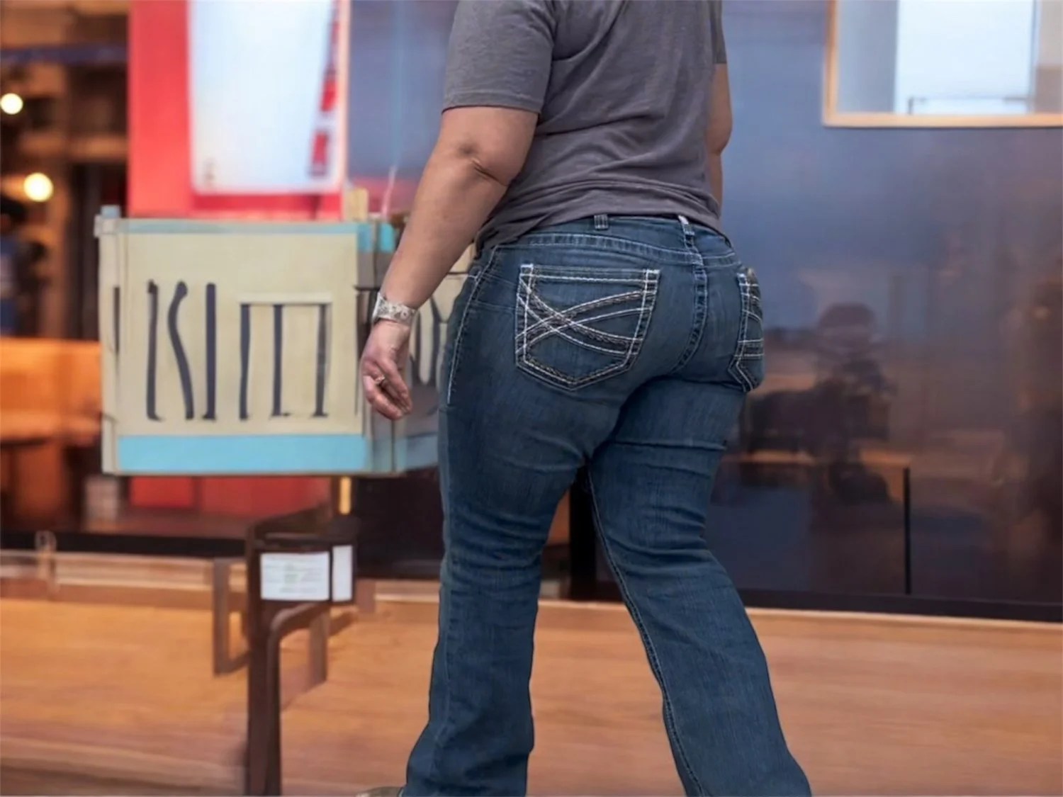 Married PAWG w/ a Big Ol’ Ass Filling Up a Pair of Jeans image 2